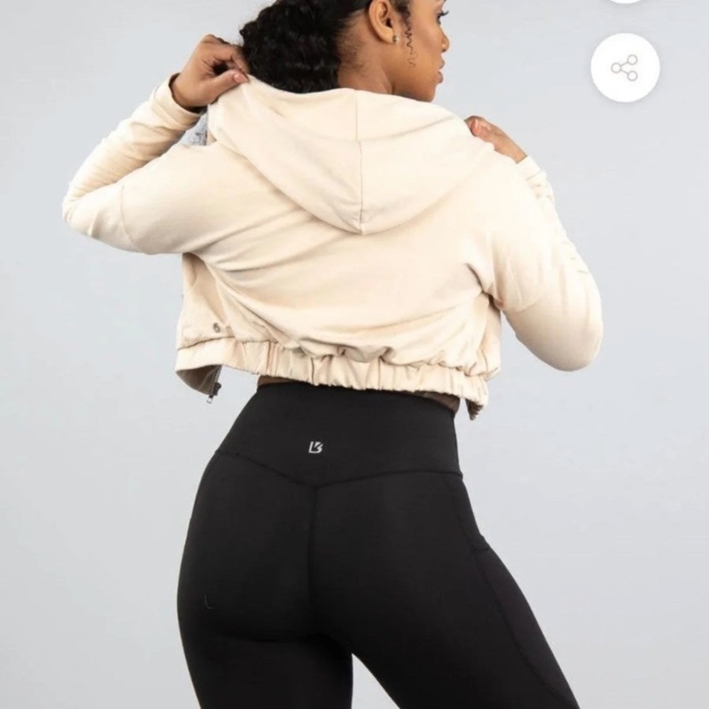 ❌SOLD❌ Buffbunny Crop Hoodie - Picture 3 of 10